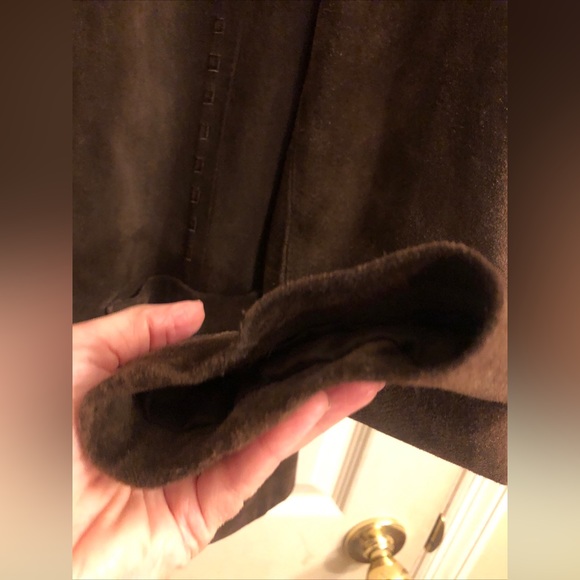 Vintage suede blazer/jacket. 2 button lined. Genuine leather. Front pockets. - Picture 10 of 12